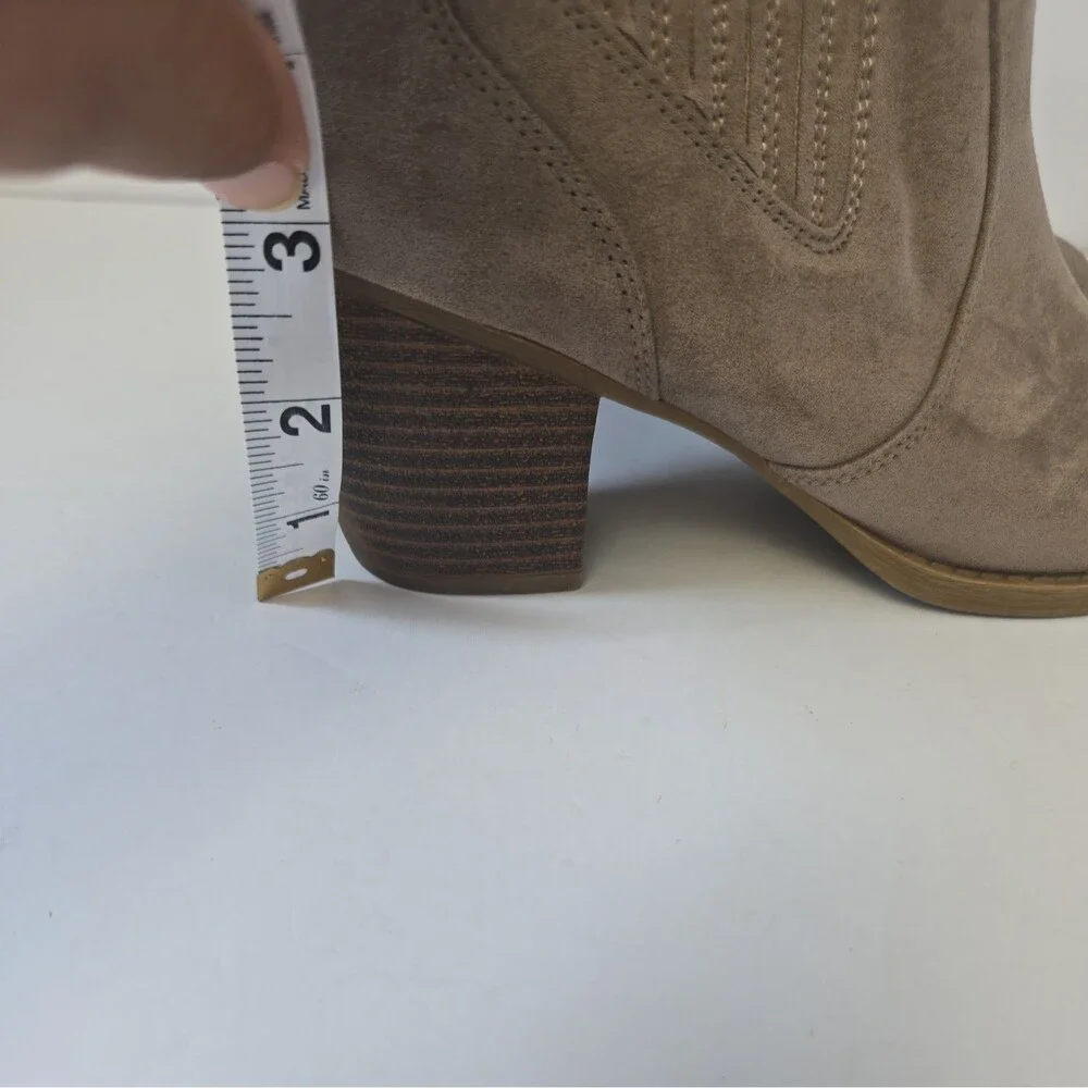 Indigo Rd. Women’s 7.5M Taupe Beige Western Ankle Boots Block Heel Side Zip.